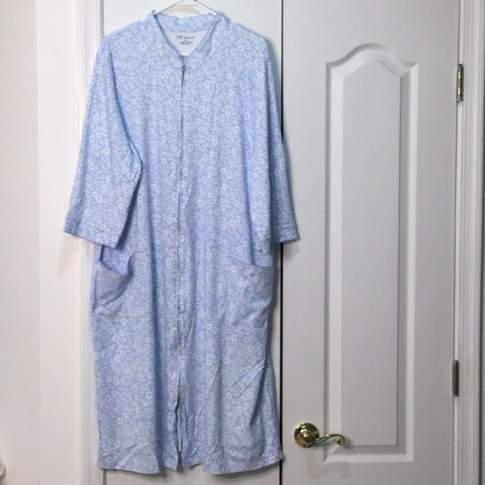 Tog shop xxl front zip 💯cotton robe euc